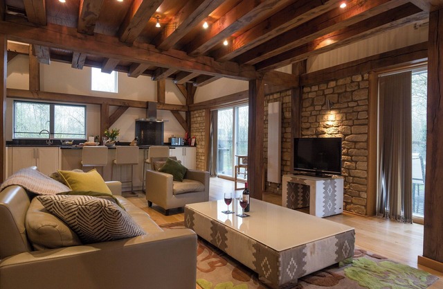 3 bedroom accommodation in Somerford Keynes, near Cirencester