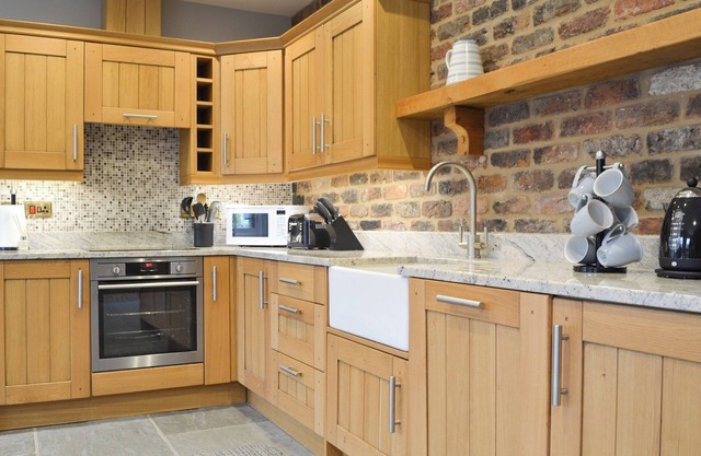 3 bedroom accommodation in Holtby, near York