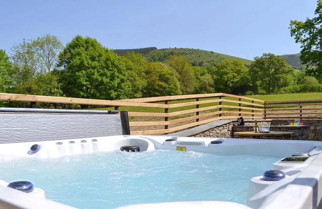 3 bedroom accommodation in Cwm-Cewydd, near Machynlleth