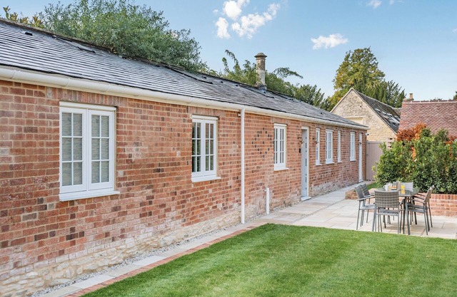 3 bedroom accommodation in Hatherop, near Cirencester