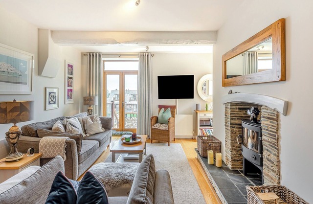 3 bedroom accommodation in Dartmouth