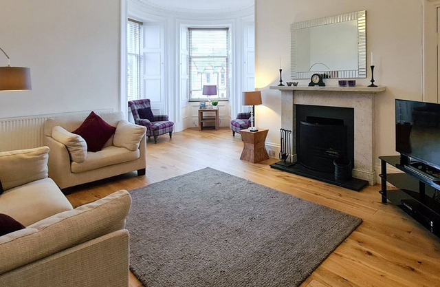 3 bedroom accommodation in Edinburgh