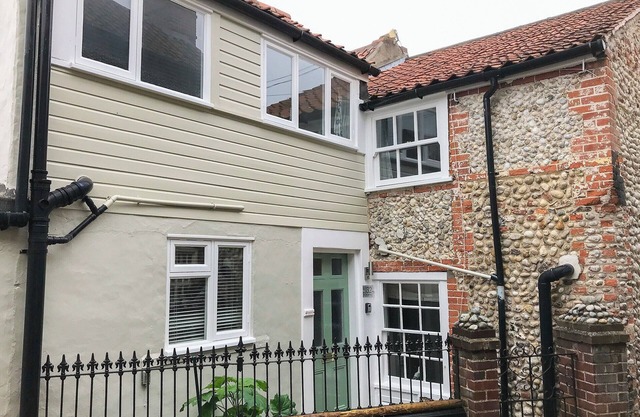 3 bedroom accommodation in Blakeney