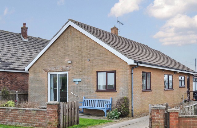 3 bedroom accommodation in Bacton