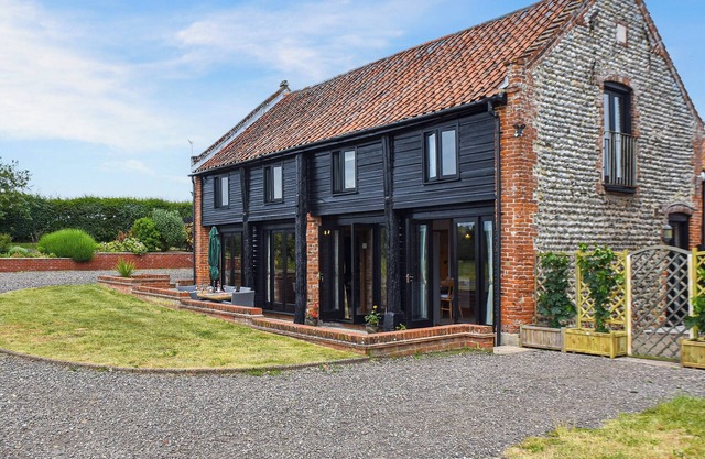 3 bedroom accommodation in Metton
