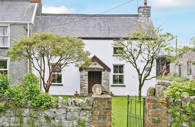 3 bedroom accommodation in Murton, near Swansea