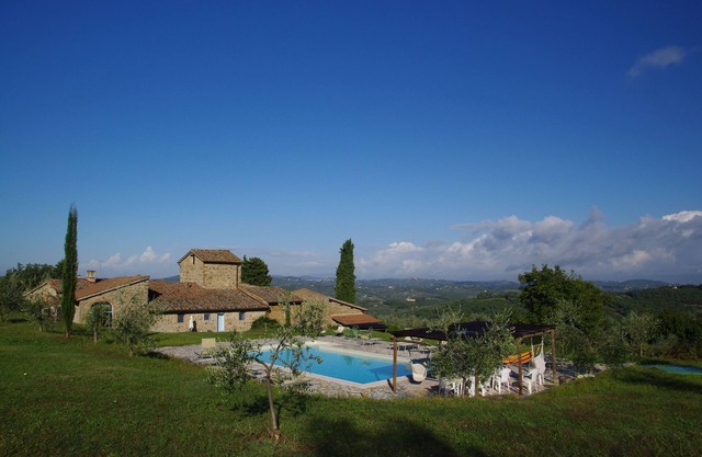 3 bedroom apartment in agricultural domain with swimming pool