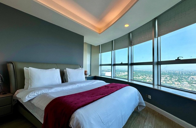 3-bedroom apartment in Centaurus Islamabad with fitness room, Fast WiFi, AC