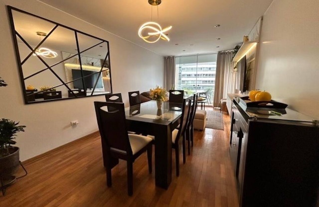 3-bedroom apartment next to ocean and Parque Kennedy Miraflores, with AC & WiFi