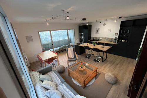 3-bedroom apartment with spacious balcony