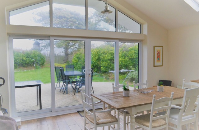 3 bedroom bungalow - large garden, 2 minutes walk to sandy beaches and village