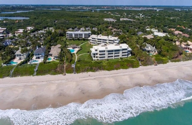 3-bedroom condo in peaceful Indian River Shores w/penthouse views sunset/sunrise