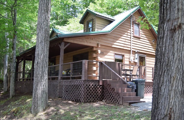 3-bedroom cabin at Norris Lake, Sleeps 8 WiFi Lake access Covered boatslip