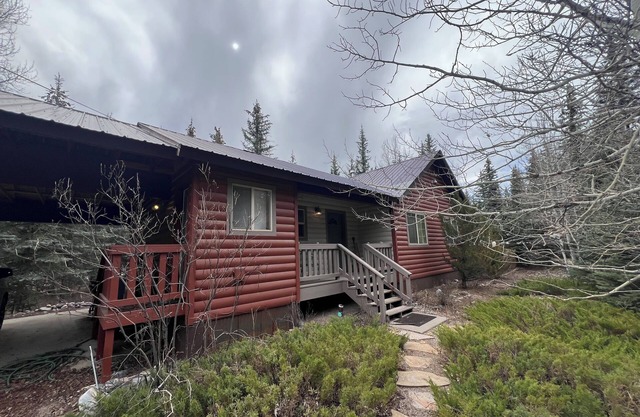 3-bedroom cabin on Vallecito Creek with WiFi