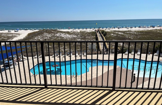 3-bedroom condo/2nd floor/walk to the beach of Phoenix East II in Orange Beach