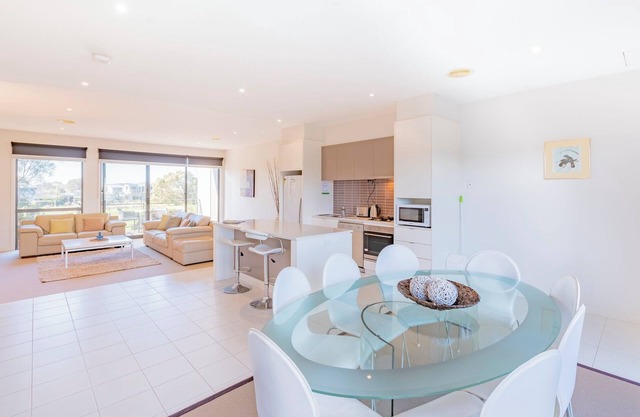 3 Bedroom Condo - Pool and Tennis Court Access - Torquay