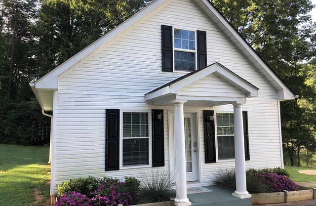3 Bedroom Cottage on a Quiet Cove