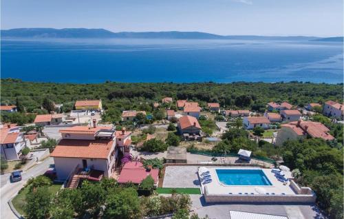 3 Bedroom Cozy Apartment In Labin