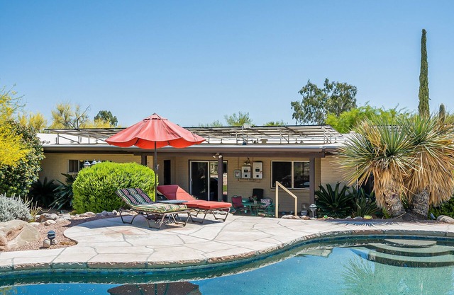 3 Bedroom Desert Paradise w Deep Pool & Grill