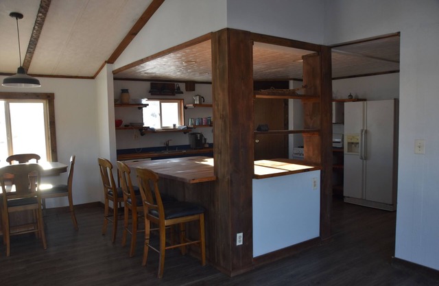 3-bedroom farmhouse with WiFi, AC in enjoyable Drummond MTnHorse Boarding