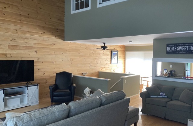 3 bedroom four season condo one mile from Sugarbush