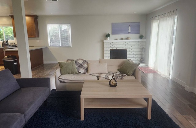 3 bedroom home with bay views. Only minutes away from Napa and San Francisco