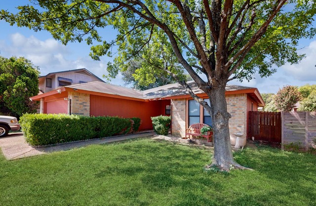 3-bedroom home with enclosed backyard in South Austin