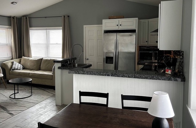 3 bedroom house 2 blocks from city pool