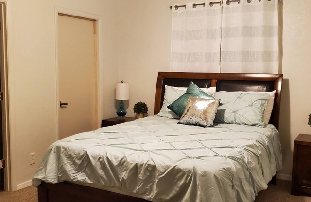 3-bedroom house in brilliant Socorro with WiFi, refrigerated air