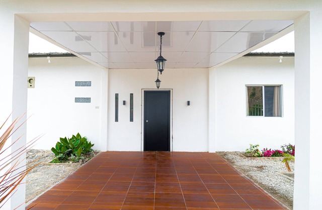 3-bedroom house in charming Ayangue with WiFi with many other amenities.