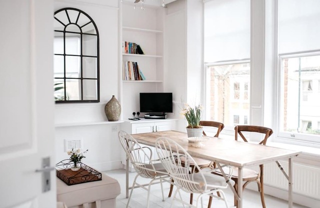 3 Bedroom House in Kew Gardens