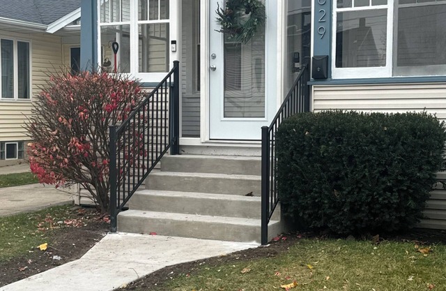 3-bedroom house in perfect Manitowoc Steps away from the beach of Lake Michigan.