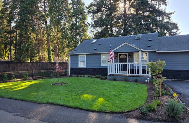 3-bedroom house in fabulous Mckenzie River/Springfield