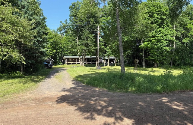 3-bedroom house on Atkins Lake. Year round fun and pet friendly.