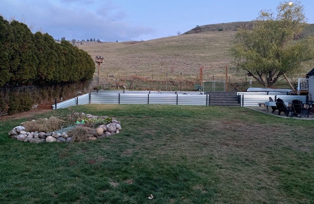 3 bedroom house, pet friendly, large yard, close to lake