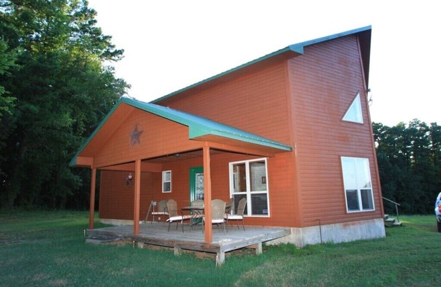 3 Bedroom located on 450 acres w/hot tub, private UTV Trails