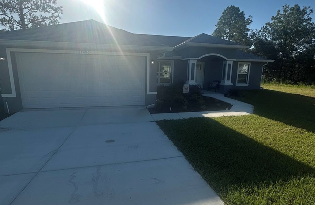 3 Bedroom Oasis close to the Gulf and Springs with fenced in backyard.