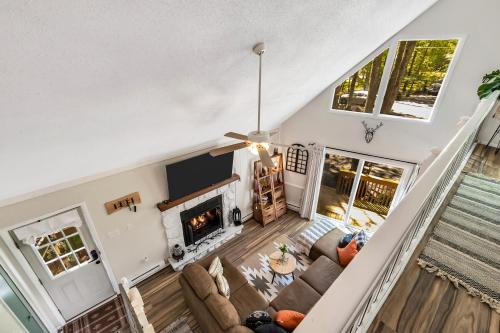 3 bedroom Rental pet friendly, fireplace, hot tub, near ski resorts