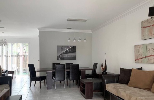 3 Bedroom Townhome 439874 by Houzlet