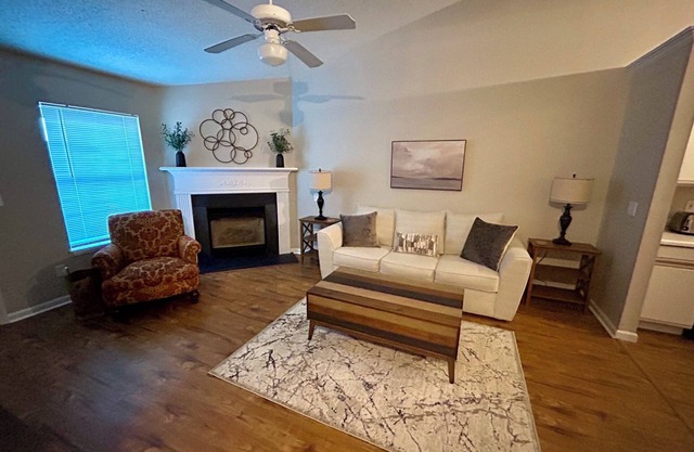 3-bedroom townhome near Hospital with Private Fenced Back Yard