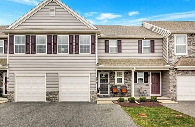3-bedroom townhome in Harrisburg, 10 mins from Hershey Park