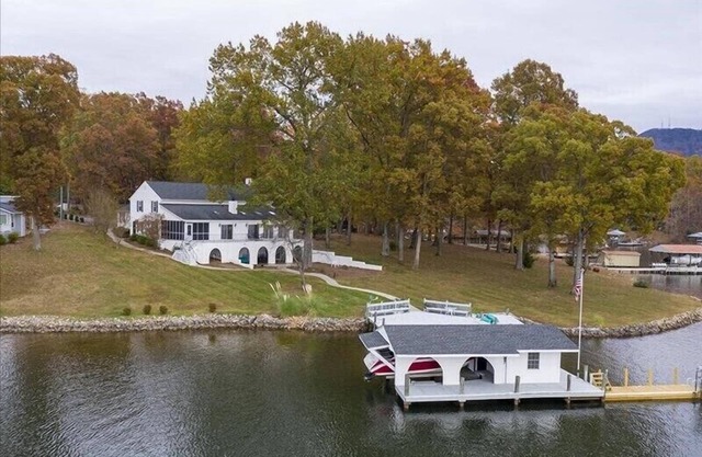 3 Bedrooms, 2 Flex Rooms, 3½ Bathrooms! Beautiful Property! Flat, Wonderful Point w/Miles of Wide