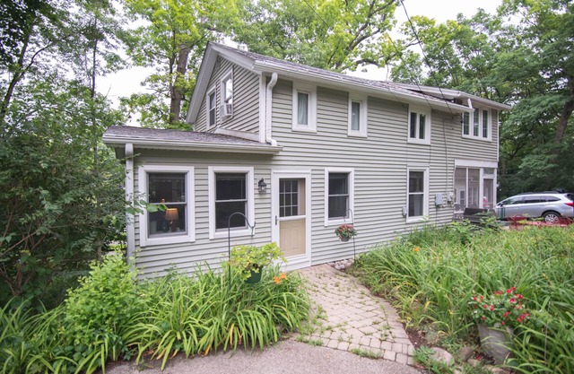 3 BR/2 BA House just steps from Lake Geneva