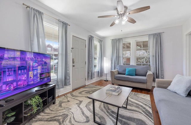 3 BR Hillcrest Home with Fully Fenced Backyard