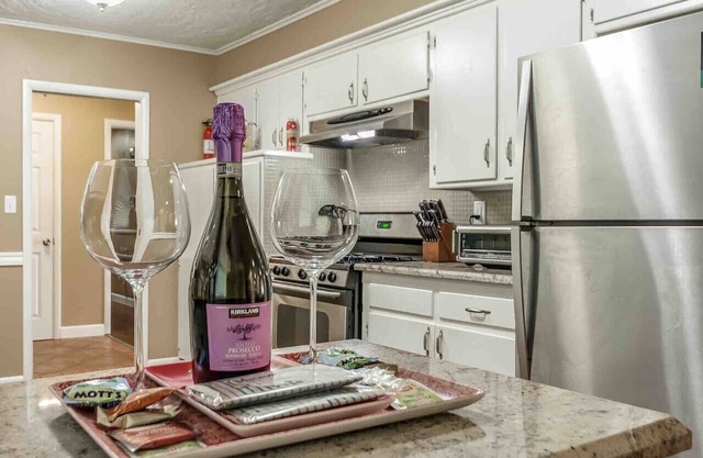 3 BR home with a Gameroom (close to campus)