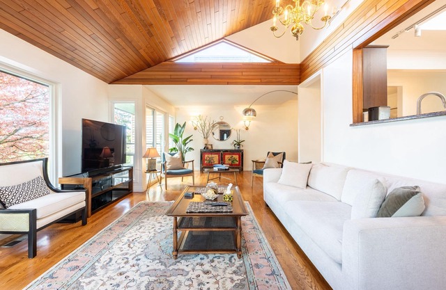 3 BR house in a true craftsman home in North Vancouver With DT View.