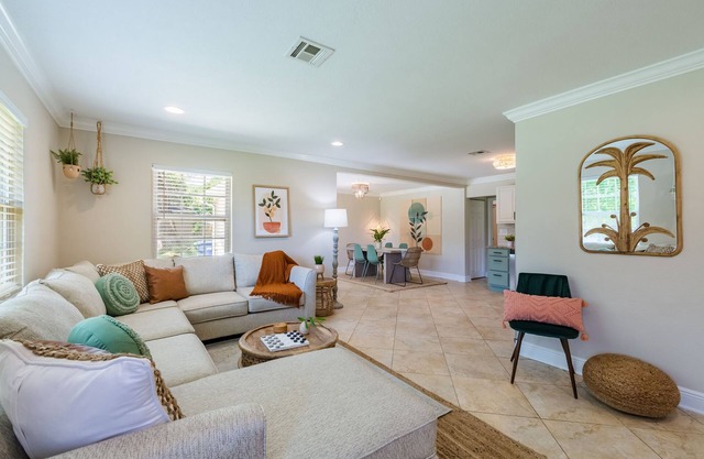 3 BR w/Riverview & Fenced in Yard, Near Busch Gardens, USF, Hospitals & Ybor