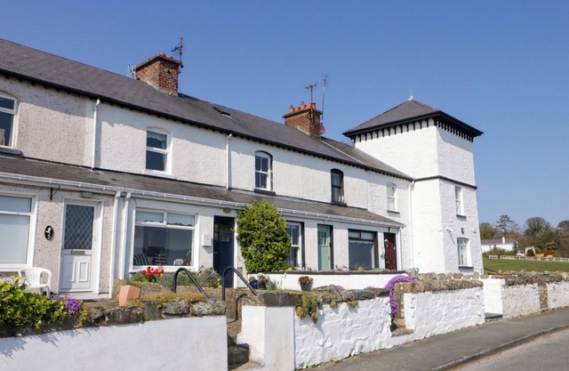 3 COASTGUARD STATION, family friendly in Rathmullan, County Donegal
