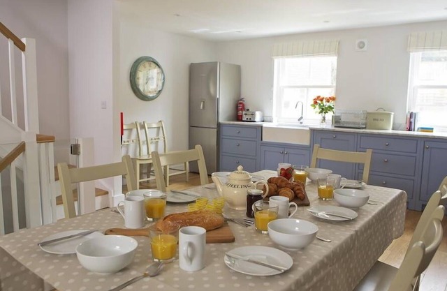 3 EDDYSTONE ROW, family friendly, with a garden in Salcombe