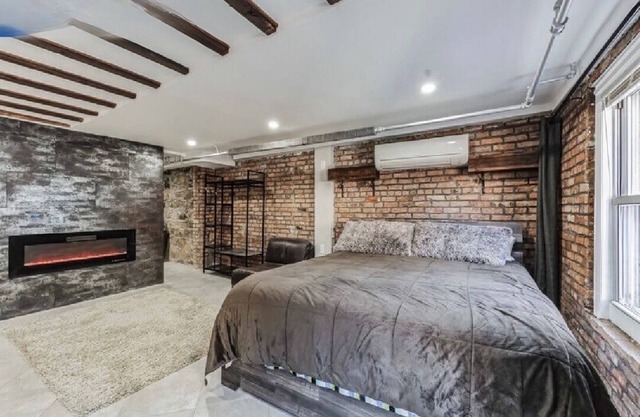 3 Freshly Renovated Flats 1 House!